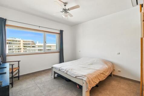 19 BEDROOM.jpg