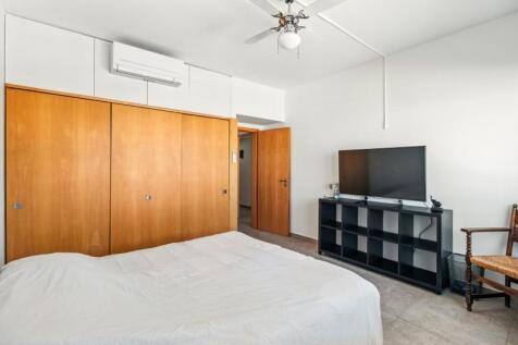 20 BEDROOM.jpg