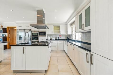 5 KITCHEN.jpg