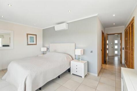 22 BEDROOM.jpg