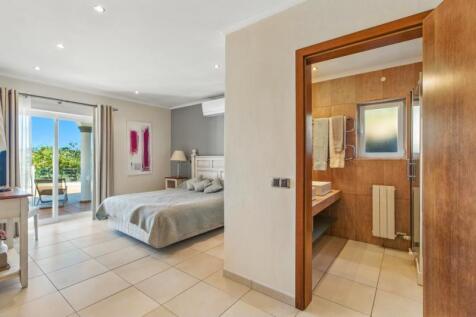 27 BEDROOM.jpg