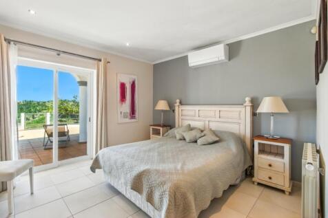 29 BEDROOM.jpg