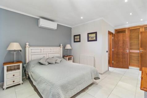 30 BEDROOM.jpg