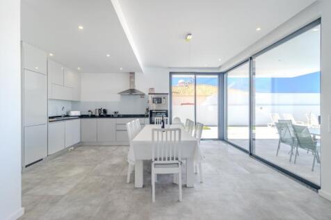 7 kitchen.JPG