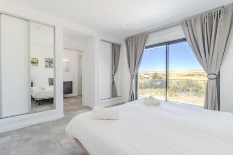 15 bedroom.JPG