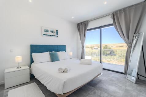 17.1 bedroom.JPG