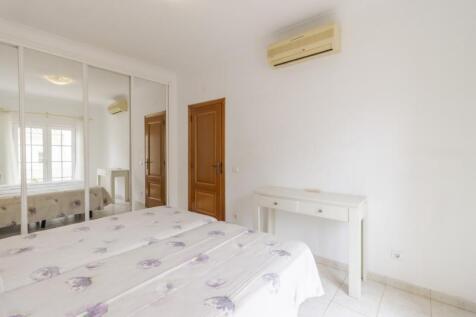 Second Bedroom (Large).jpg