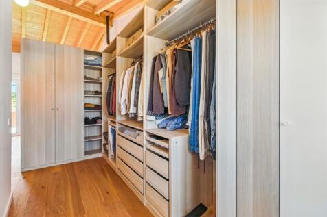 20 closet.jpg