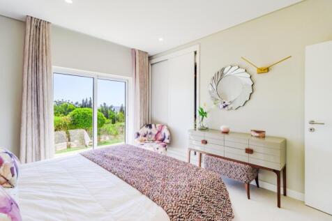 25 BEDROOM.jpg