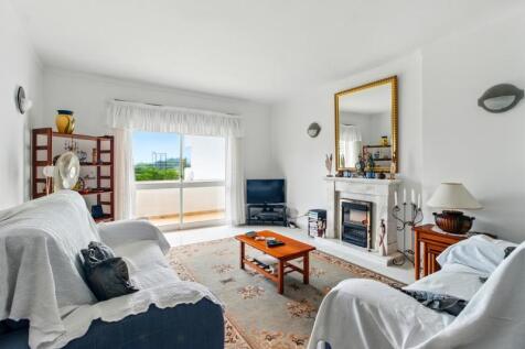 1 LIVING ROOM.jpg