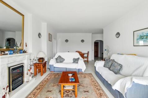 3 LIVING ROOM.jpg