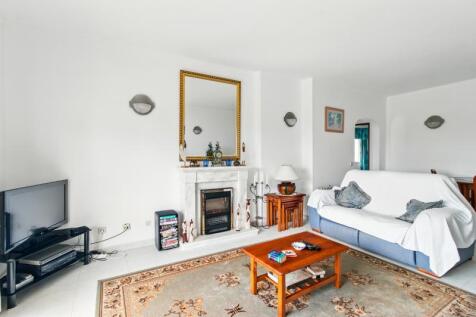 4 LIVING ROOM.jpg