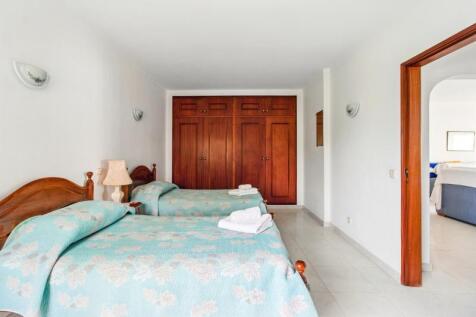 10 BEDROOM.jpg