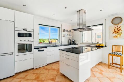 6 KITCHEN (2).jpg
