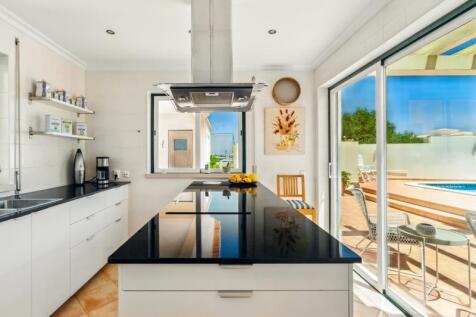 7 KITCHEN (2).jpg