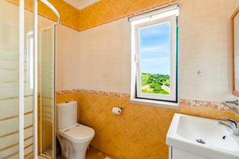 31 BATHROOM (2).jpg