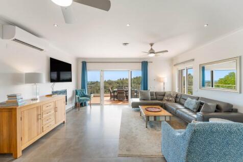 4 living room.jpg