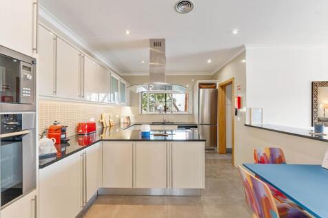 5 kitchen.jpg