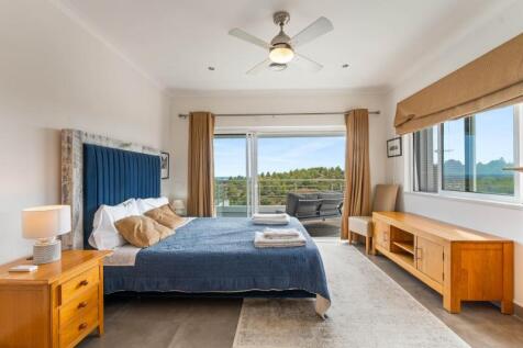 10 bedroom.jpg
