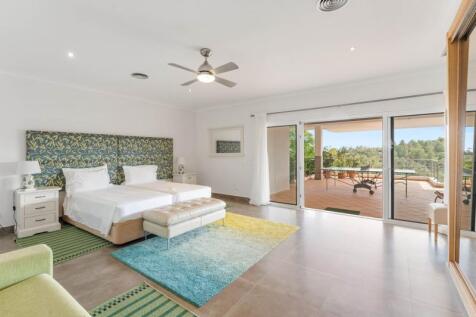 15 bedroom.jpg