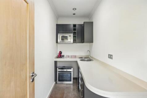 2 KITCHEN.jpg