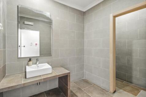 20 TOILET.jpg