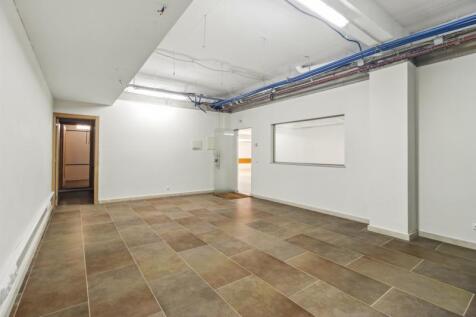 28 ROOM E2.jpg
