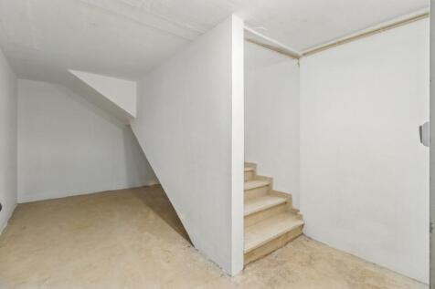 32 STAIRS.jpg