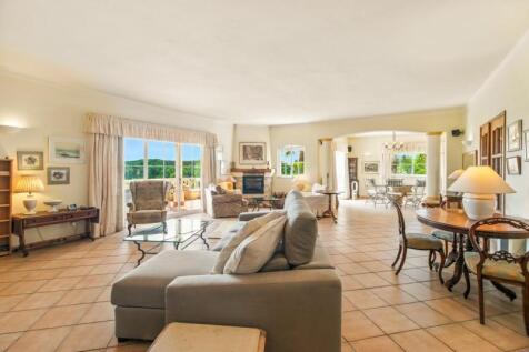 7 LIVING ROOM.jpg