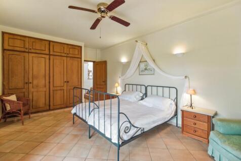 18 BEDROOM.jpg