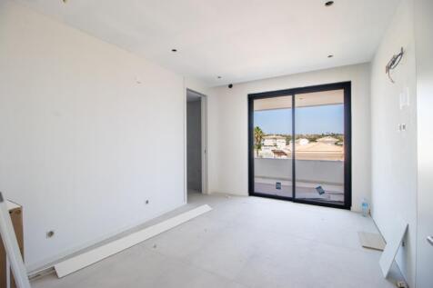 5 MASTER BEDROOM.jpg