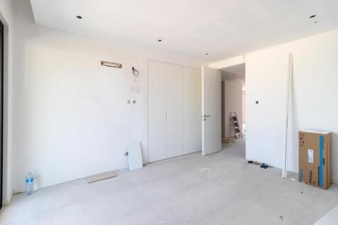 8 BEDROOM.jpg