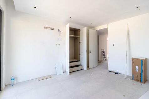 9 BEDROOM.jpg