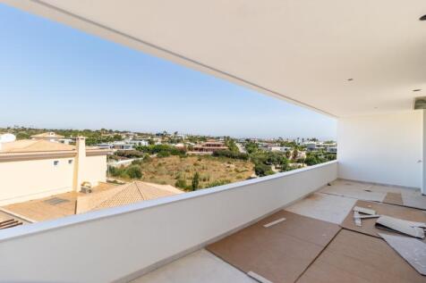 11 BALCONY.jpg