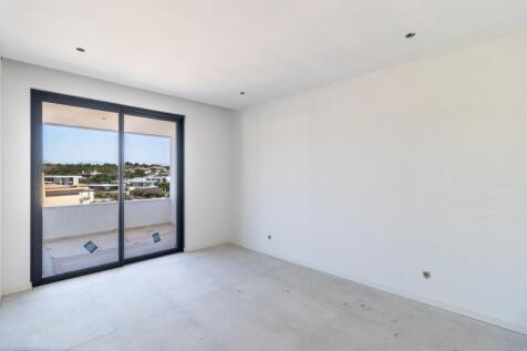 12 BEDROOM.jpg