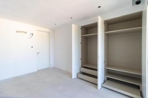 15 BEDROOM.jpg