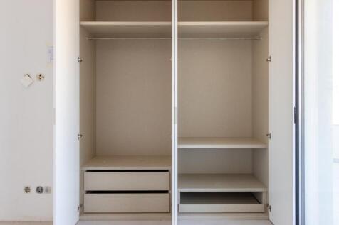 17 CLOSET.jpg