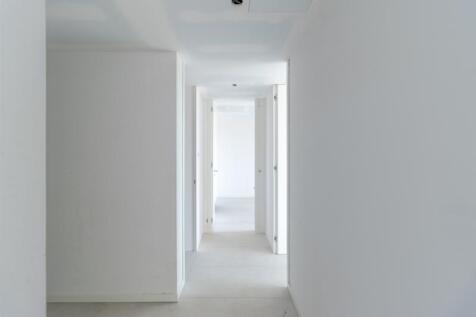 9 HALLWAY (2).jpg
