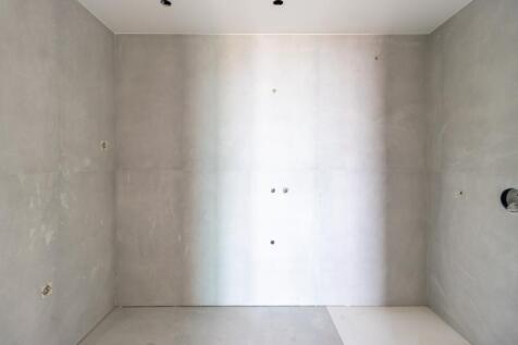 16 BATHROOM (2).jpg