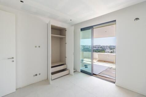 19 BEDROOM (2).jpg