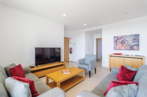 2 LIVING ROOM.jpg