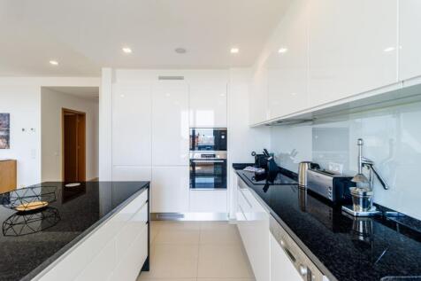 9 KITCHEN.jpg