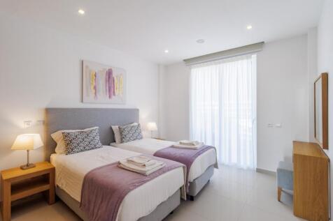 20 BEDROOM.jpg