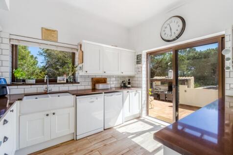 KITCHEN 1.jpg