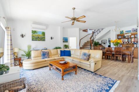 LIVING ROOM 6.jpg