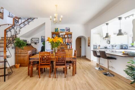 LIVING ROOM 10.jpg