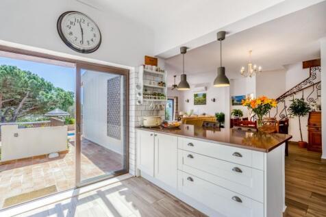 KITCHEN 2.jpg