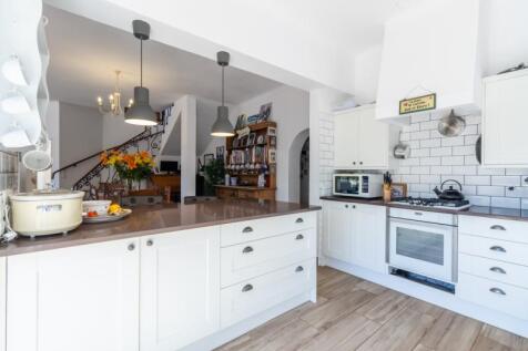 KITCHEN 3.jpg
