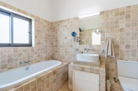BATHROM BEDROOM 4A.jpg