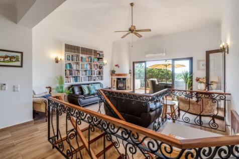LIVING ROOM 1.jpg